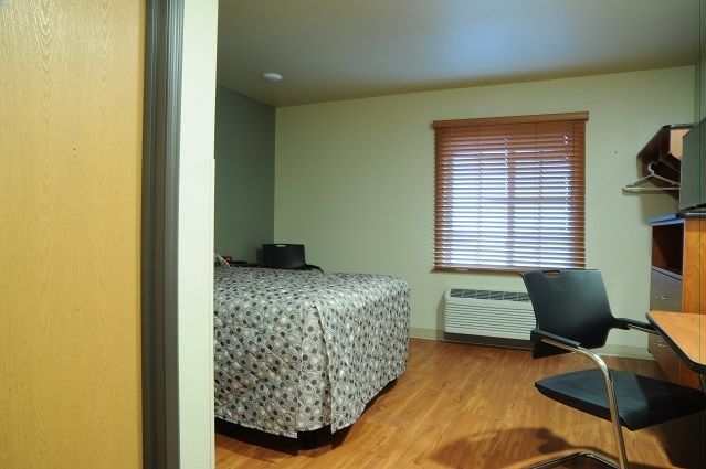 Woodspring Suites Columbus Urbancrest Grove City Room photo